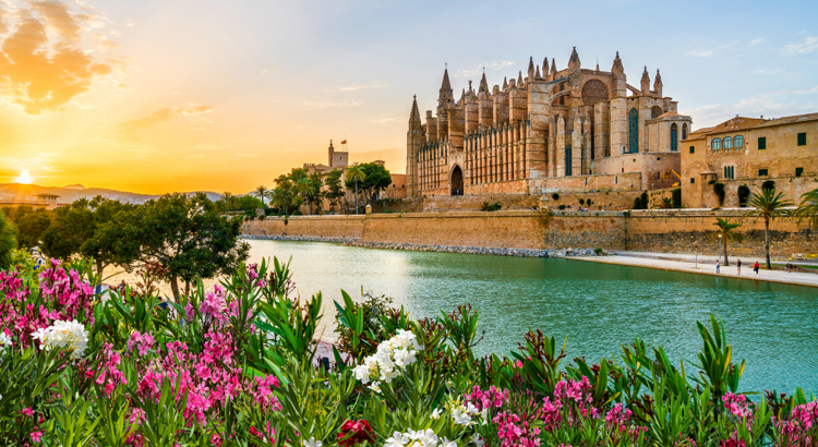 Spanien Mallorca Palma Kathedrale Foto iStock Balate Dorin.jpg